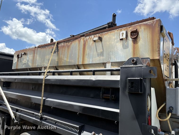 image for item EM2552 2007 International 7400 dump truck