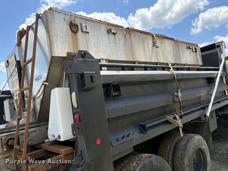 image for item EM2552 2007 International 7400 dump truck