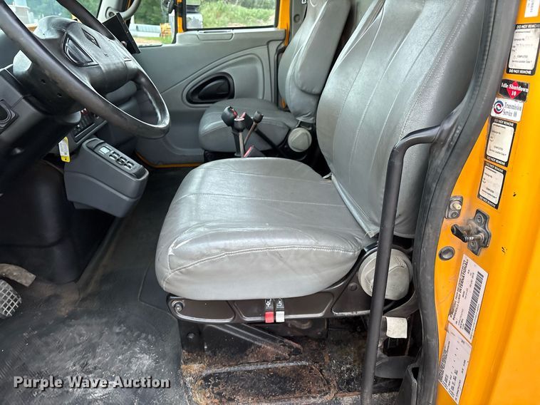 image for item EM2552 2007 International 7400 dump truck