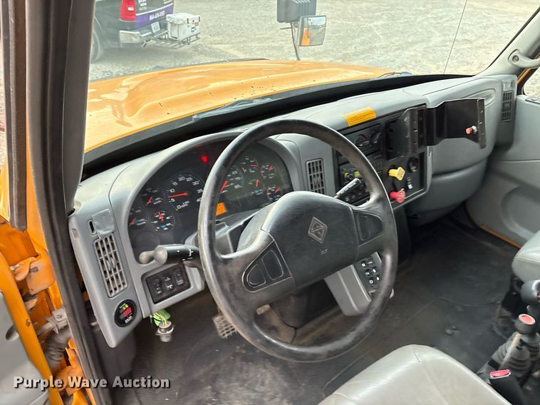 image for item EM2552 2007 International 7400 dump truck