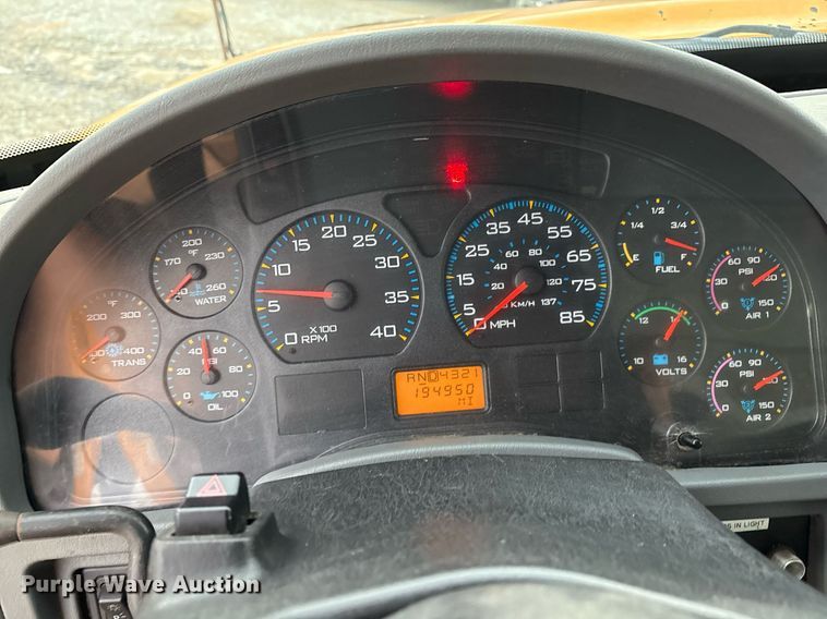 image for item EM2552 2007 International 7400 dump truck