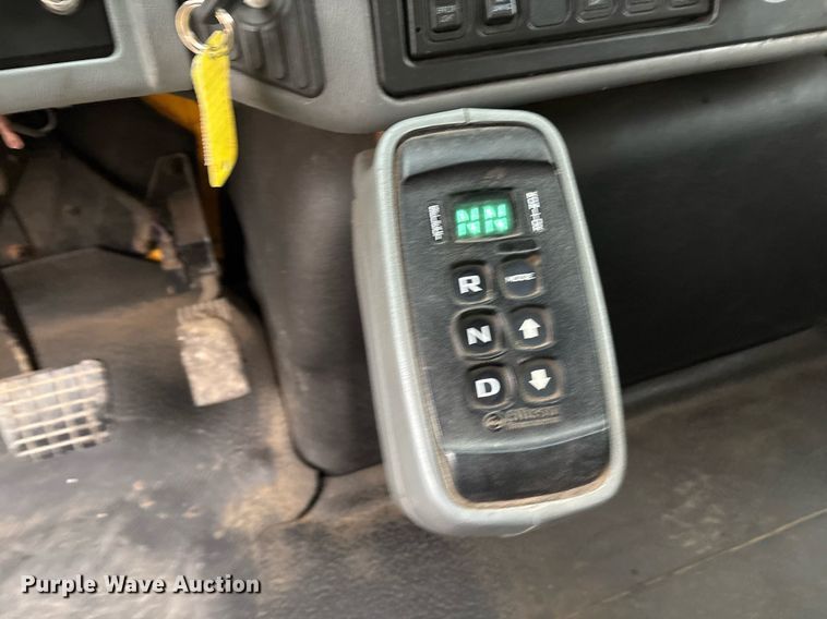 image for item EM2552 2007 International 7400 dump truck