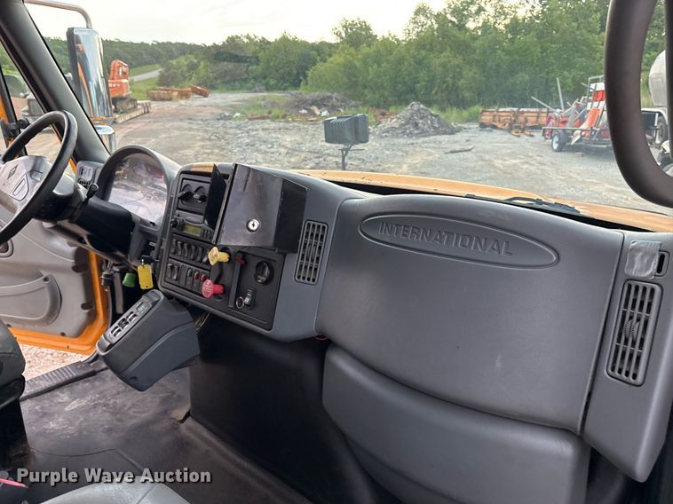 image for item EM2552 2007 International 7400 dump truck