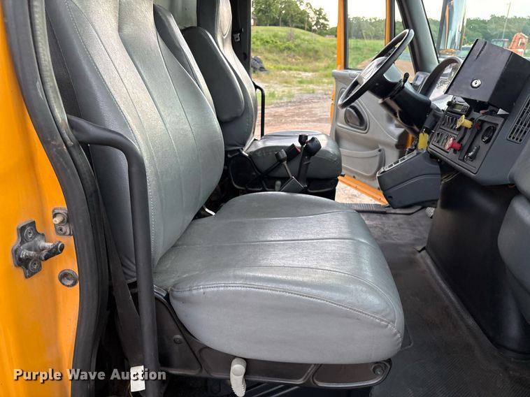 image for item EM2552 2007 International 7400 dump truck