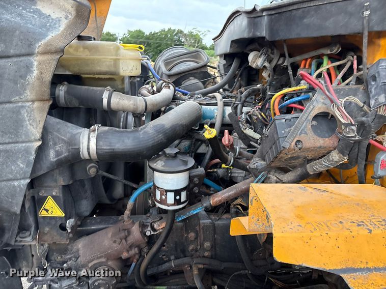 image for item EM2552 2007 International 7400 dump truck