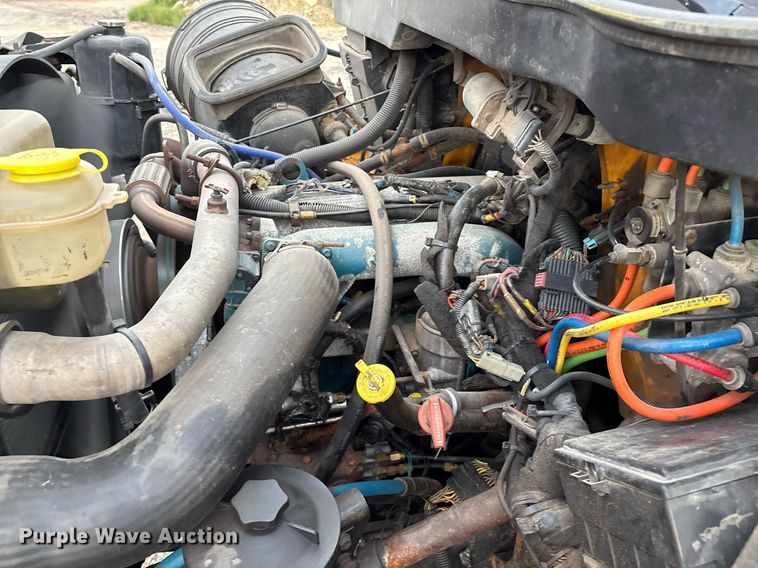 image for item EM2552 2007 International 7400 dump truck