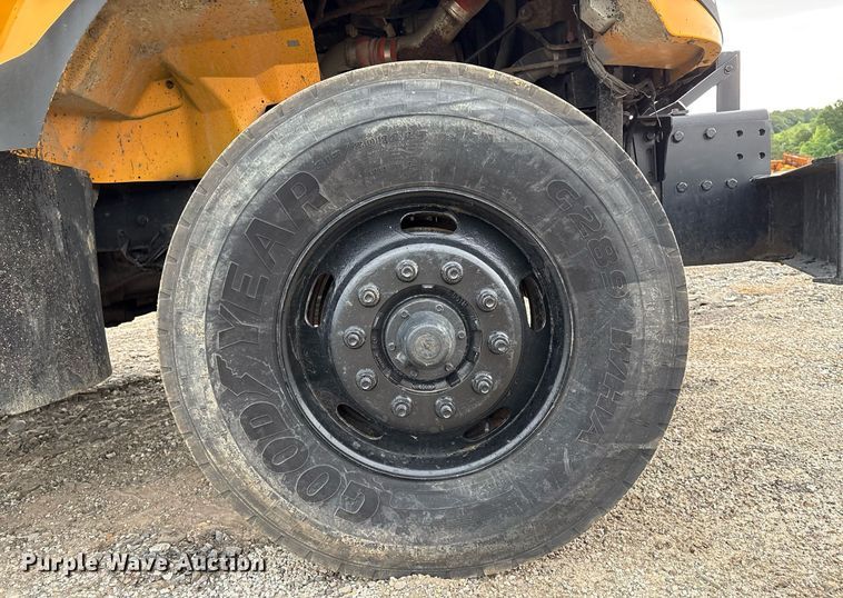 image for item EM2552 2007 International 7400 dump truck