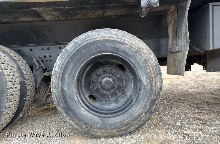 image for item EM2552 2007 International 7400 dump truck