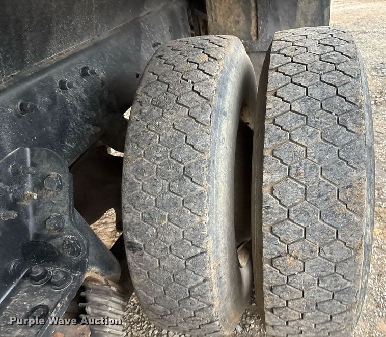 image for item EM2552 2007 International 7400 dump truck