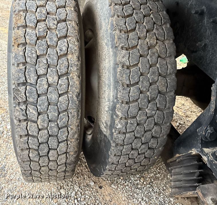 image for item EM2552 2007 International 7400 dump truck