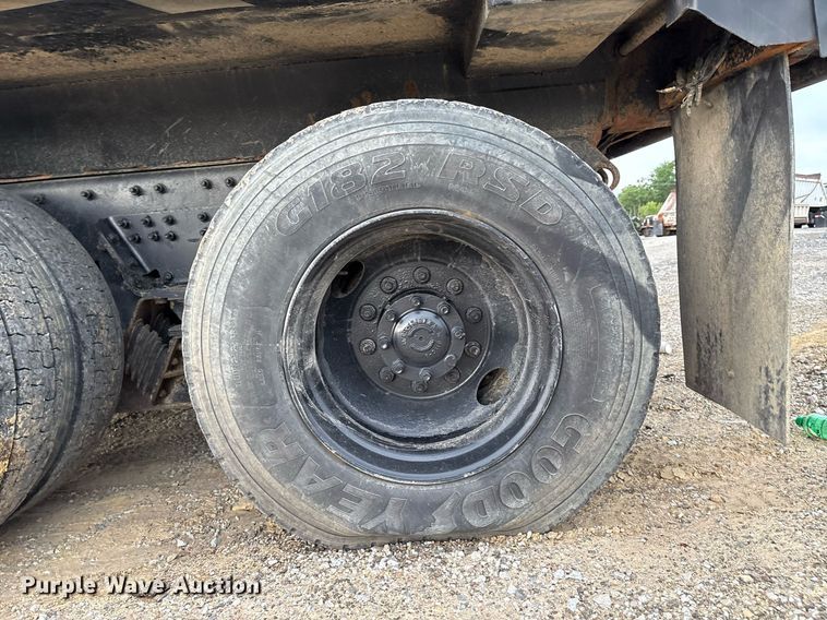 image for item EM2552 2007 International 7400 dump truck