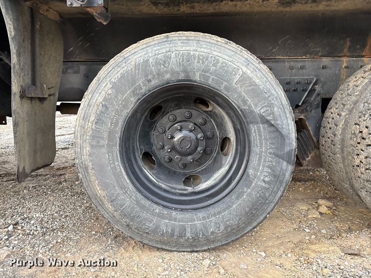 image for item EM2552 2007 International 7400 dump truck