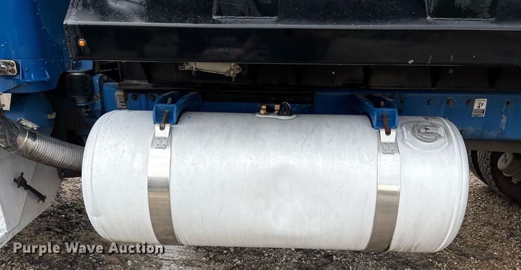 image for item EM2553 2006 Peterbilt 379 dump truck