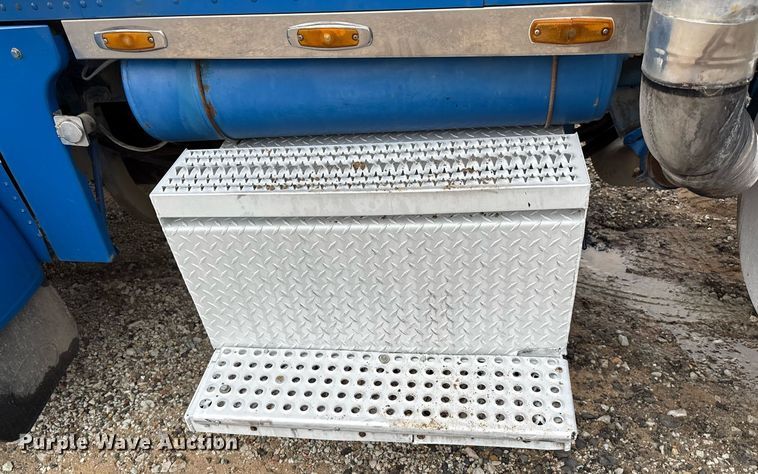 image for item EM2553 2006 Peterbilt 379 dump truck