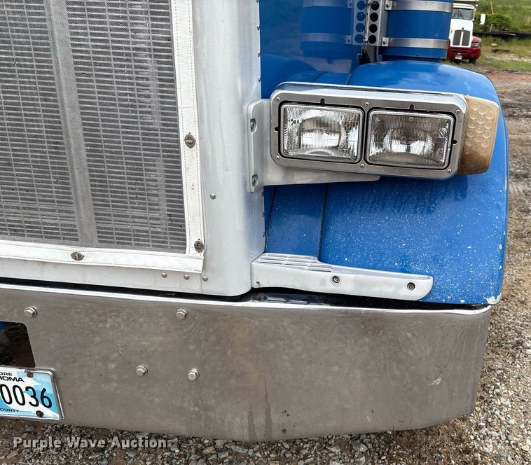 image for item EM2553 2006 Peterbilt 379 dump truck