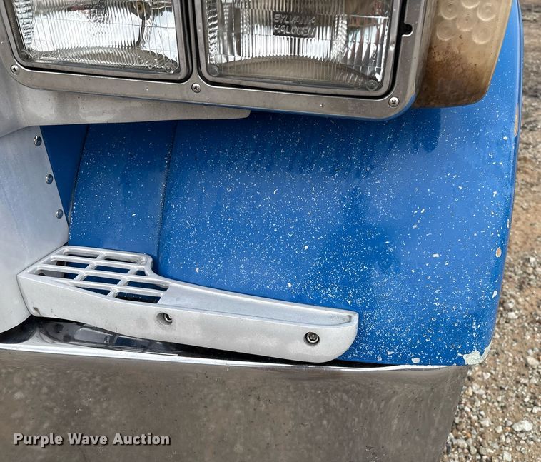 image for item EM2553 2006 Peterbilt 379 dump truck