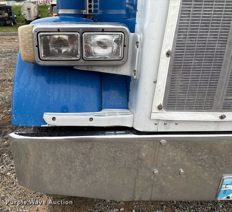 image for item EM2553 2006 Peterbilt 379 dump truck