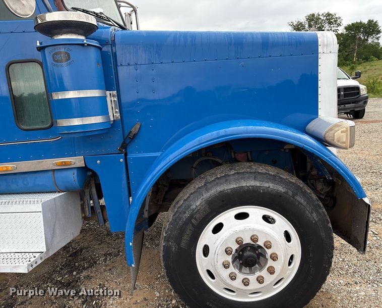 image for item EM2553 2006 Peterbilt 379 dump truck