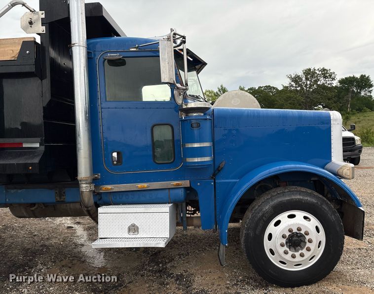 image for item EM2553 2006 Peterbilt 379 dump truck