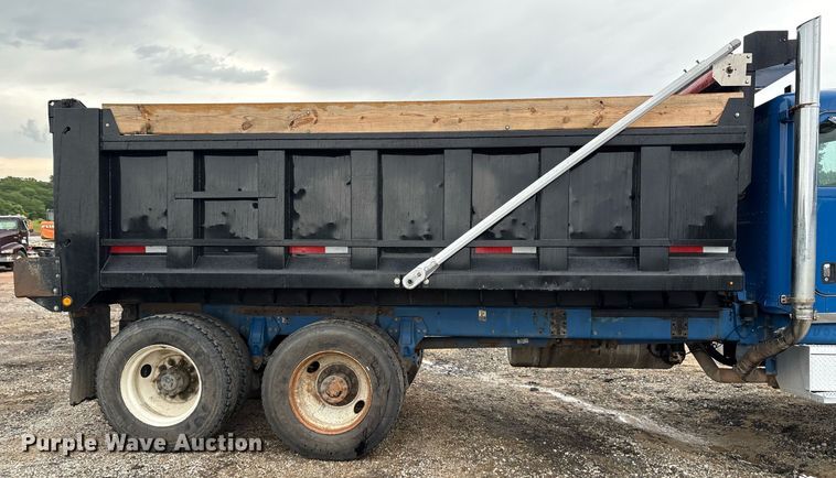 image for item EM2553 2006 Peterbilt 379 dump truck