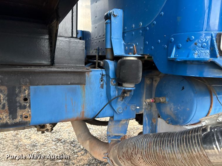 image for item EM2553 2006 Peterbilt 379 dump truck