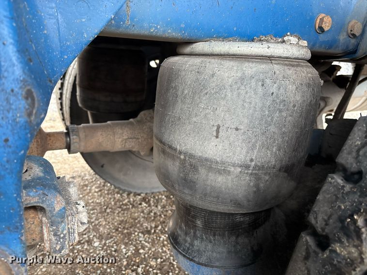 image for item EM2553 2006 Peterbilt 379 dump truck