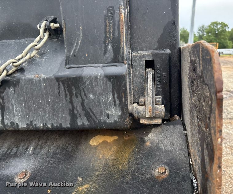 image for item EM2553 2006 Peterbilt 379 dump truck