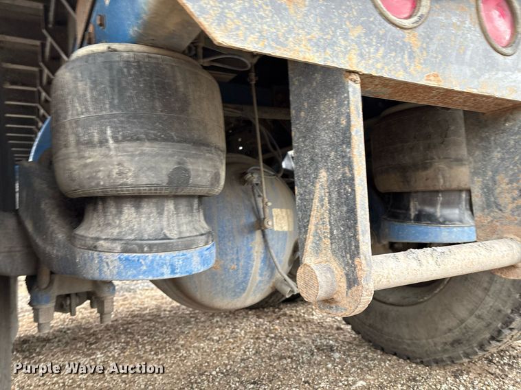 image for item EM2553 2006 Peterbilt 379 dump truck