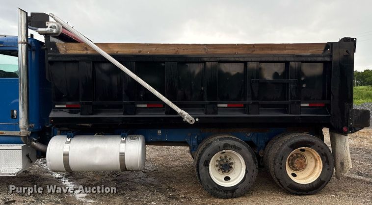image for item EM2553 2006 Peterbilt 379 dump truck