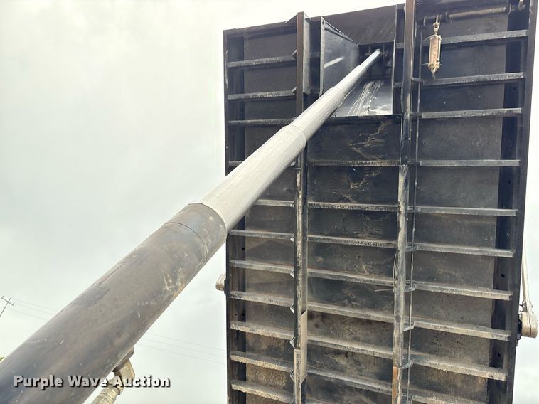 image for item EM2553 2006 Peterbilt 379 dump truck