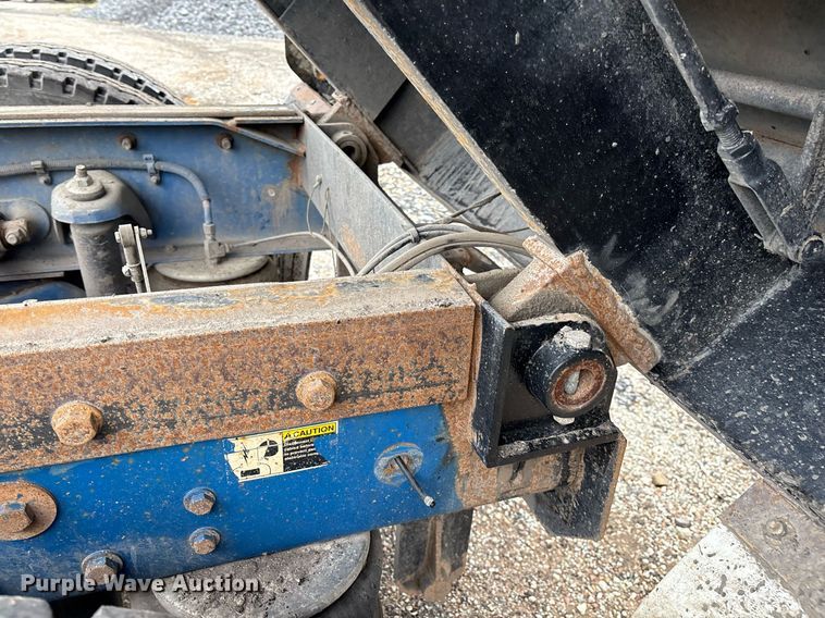 image for item EM2553 2006 Peterbilt 379 dump truck