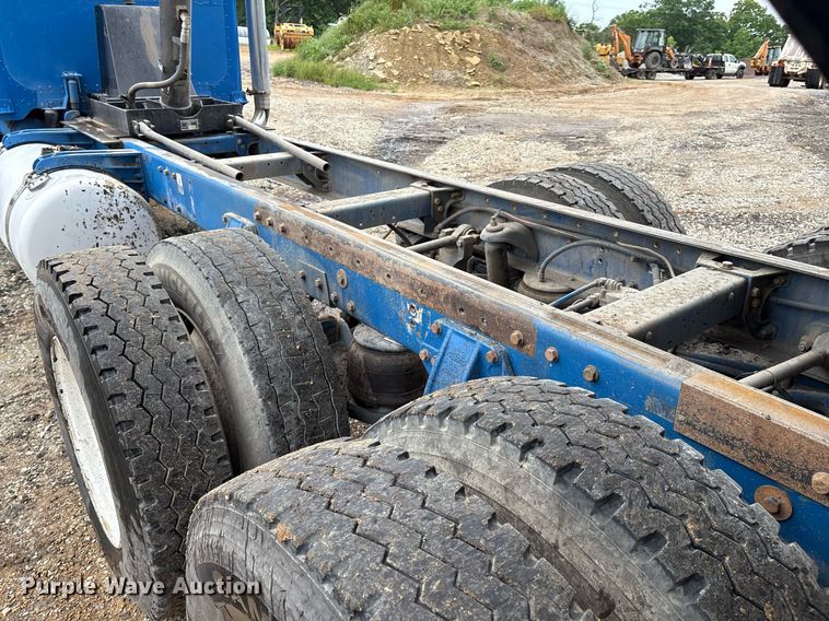 image for item EM2553 2006 Peterbilt 379 dump truck