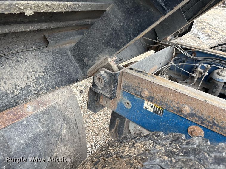 image for item EM2553 2006 Peterbilt 379 dump truck