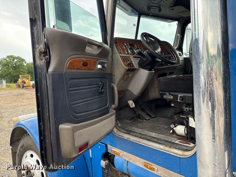 image for item EM2553 2006 Peterbilt 379 dump truck