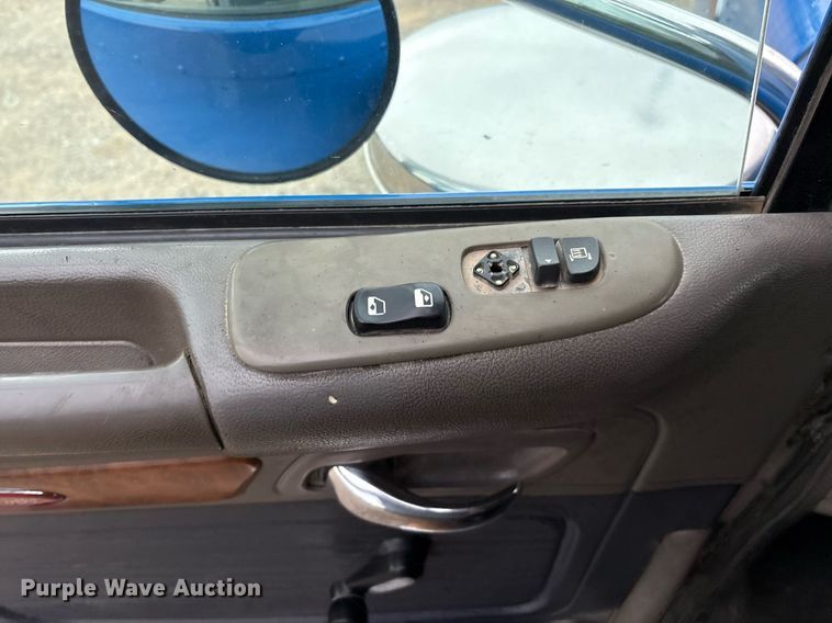 image for item EM2553 2006 Peterbilt 379 dump truck