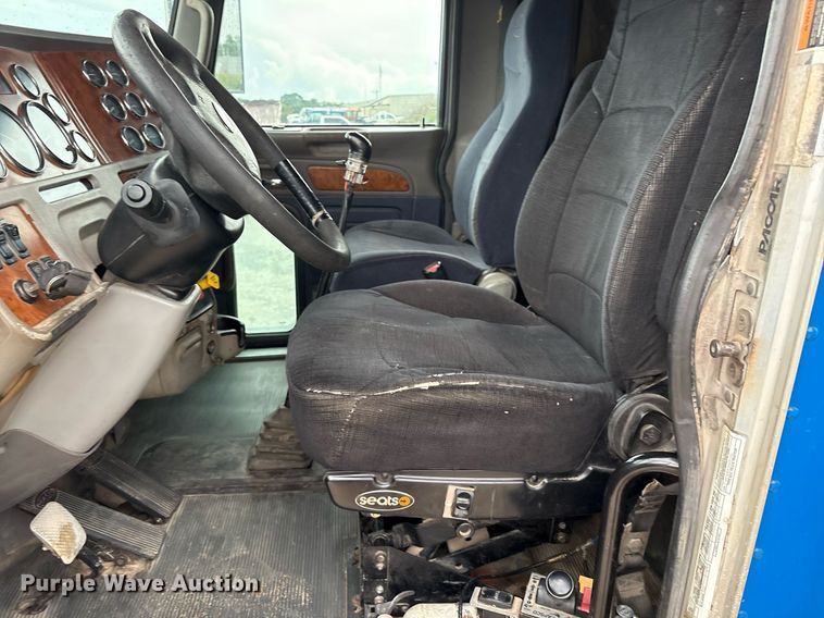 image for item EM2553 2006 Peterbilt 379 dump truck