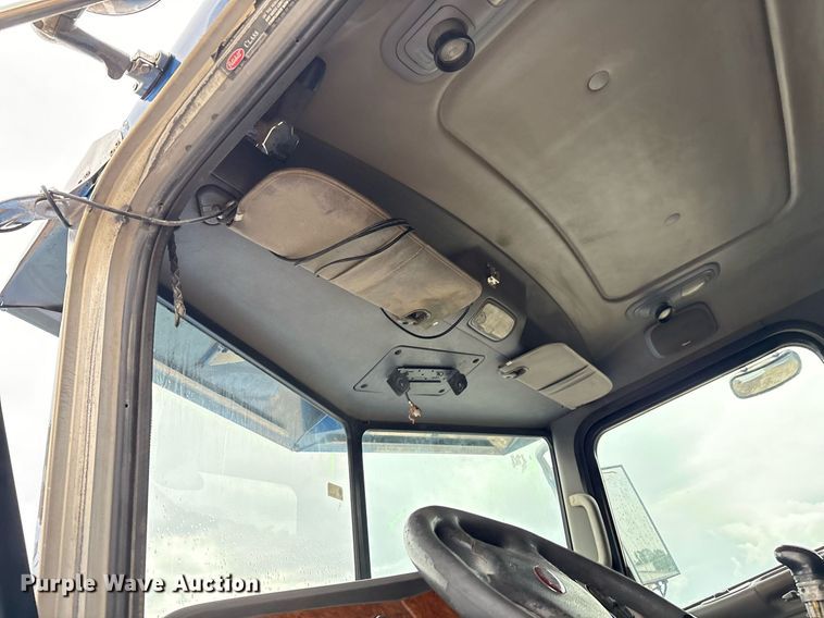 image for item EM2553 2006 Peterbilt 379 dump truck