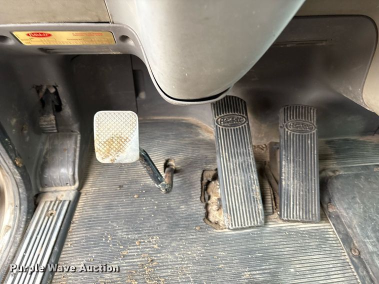 image for item EM2553 2006 Peterbilt 379 dump truck