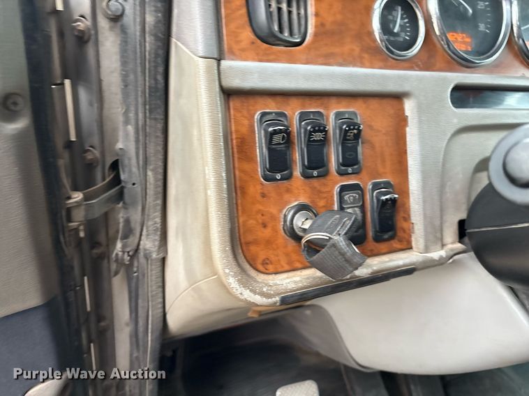 image for item EM2553 2006 Peterbilt 379 dump truck