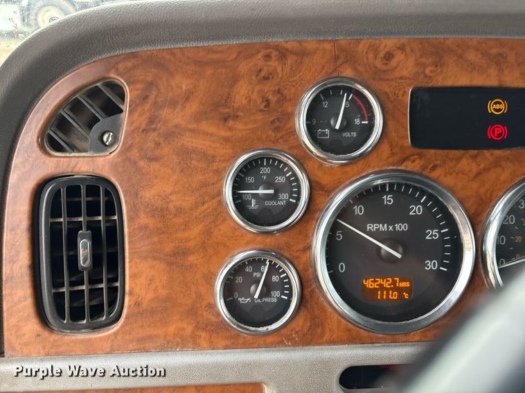 image for item EM2553 2006 Peterbilt 379 dump truck