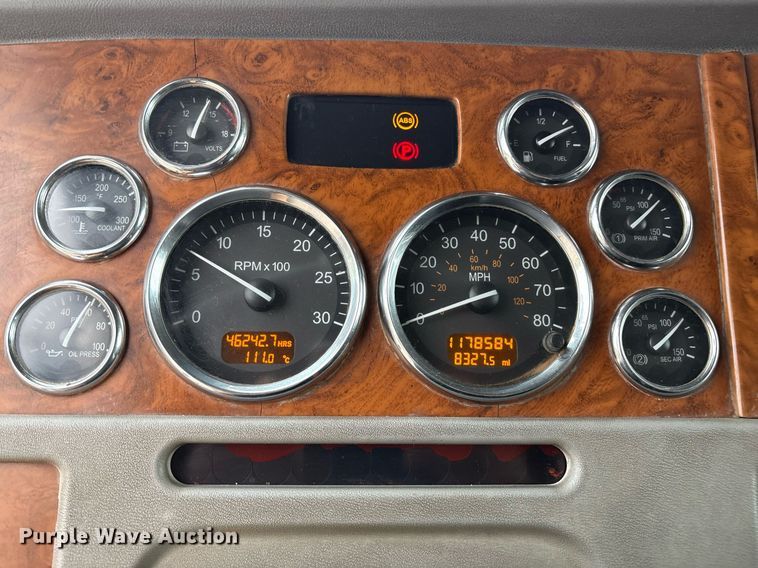 image for item EM2553 2006 Peterbilt 379 dump truck