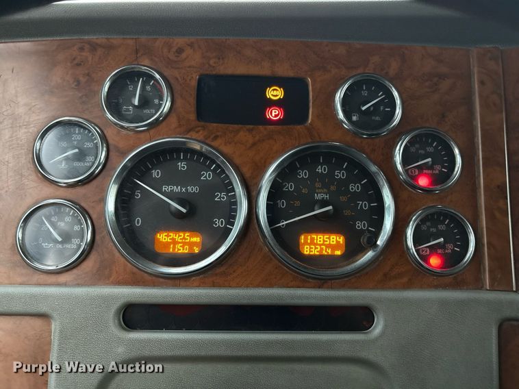 image for item EM2553 2006 Peterbilt 379 dump truck