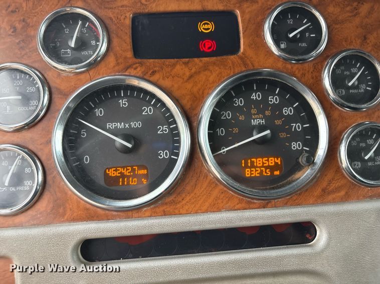 image for item EM2553 2006 Peterbilt 379 dump truck