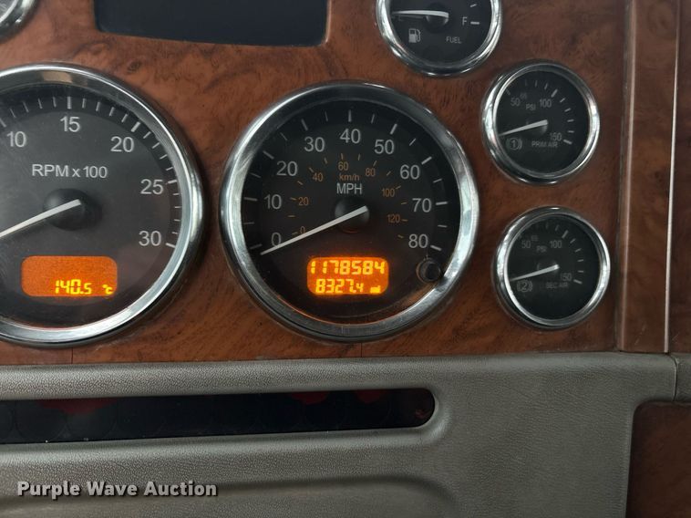 image for item EM2553 2006 Peterbilt 379 dump truck