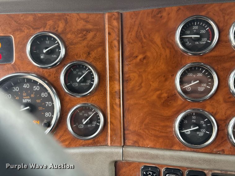 image for item EM2553 2006 Peterbilt 379 dump truck