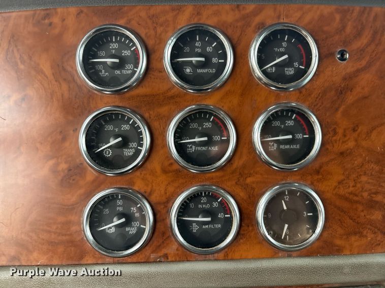 image for item EM2553 2006 Peterbilt 379 dump truck