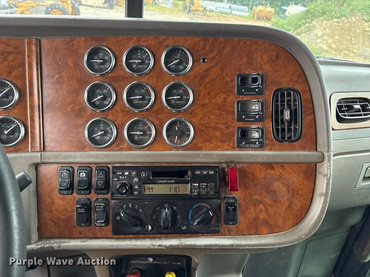 image for item EM2553 2006 Peterbilt 379 dump truck