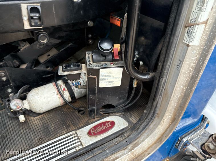 image for item EM2553 2006 Peterbilt 379 dump truck