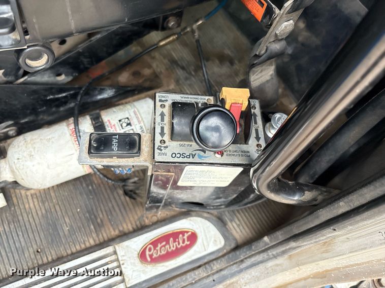 image for item EM2553 2006 Peterbilt 379 dump truck