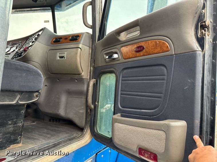 image for item EM2553 2006 Peterbilt 379 dump truck